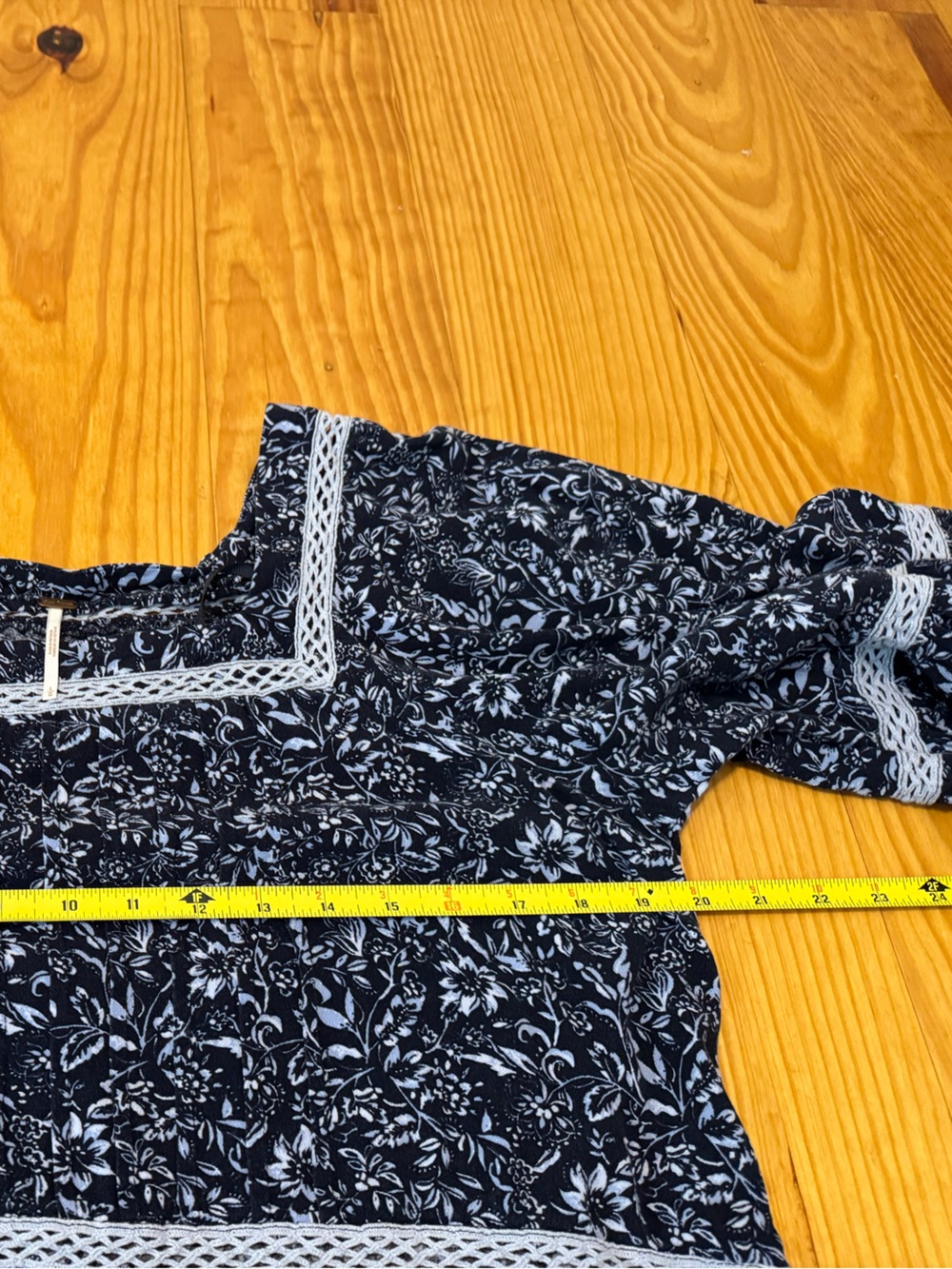 Free People Talk About It Tunic Top Women’s Large Blue Floral Lace Boho Cottage - Picture 9 of 11